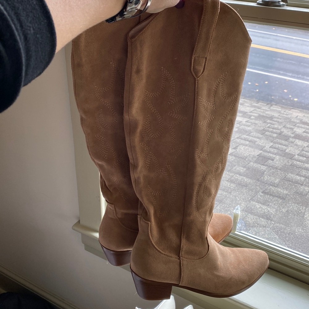 Women’s cowboy boots
